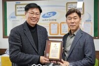 (주)에이스그레이팅, (사)더함께새희망에 후원금 300만원 기부