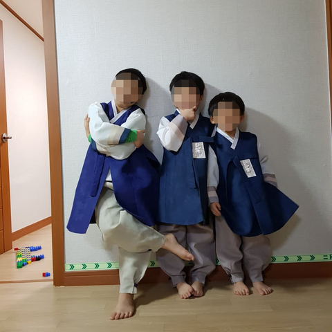설날 한복을 입은 아이들!